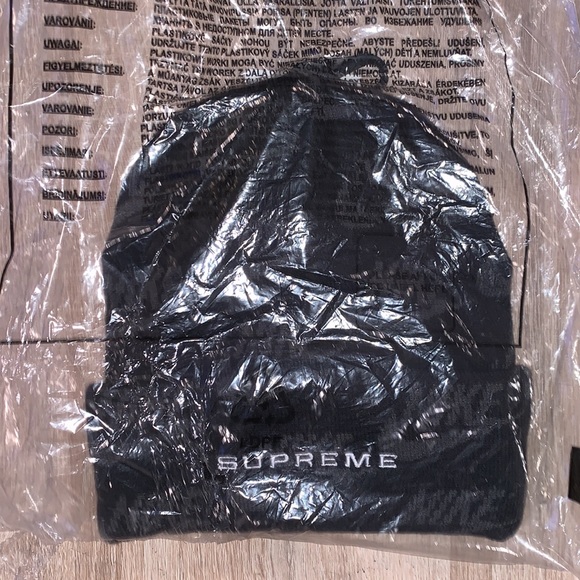 *SOLD* Supreme x Nike Jacquard Logos Beanie - Picture 2 of 3
